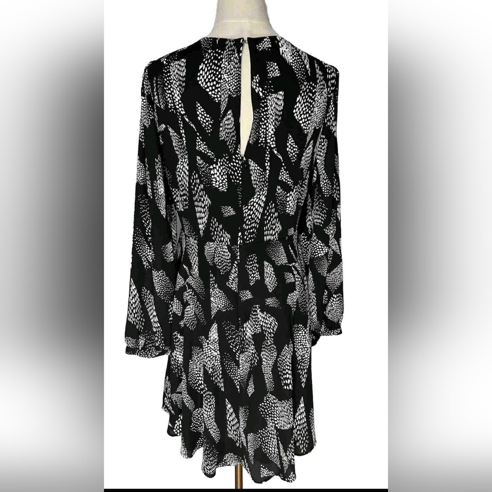 Express Dress - Picture 2 of 11